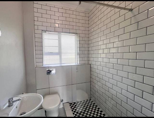 2 bed property to rent in KENILWORTH